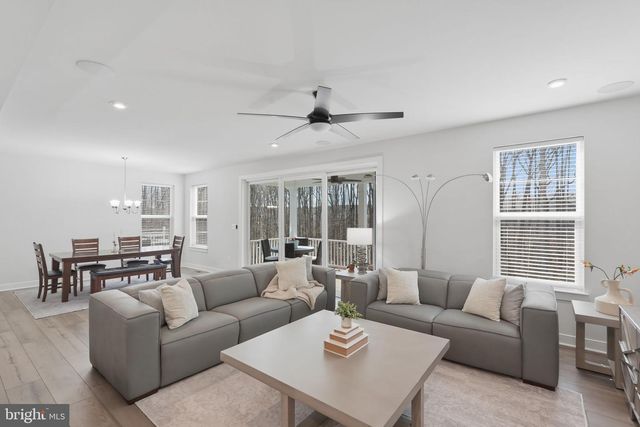 1555 MEADOWLARK GLEN RD, Dumfries, VA 22026