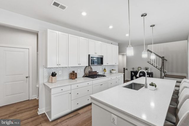 1555 MEADOWLARK GLEN RD, Dumfries, VA 22026