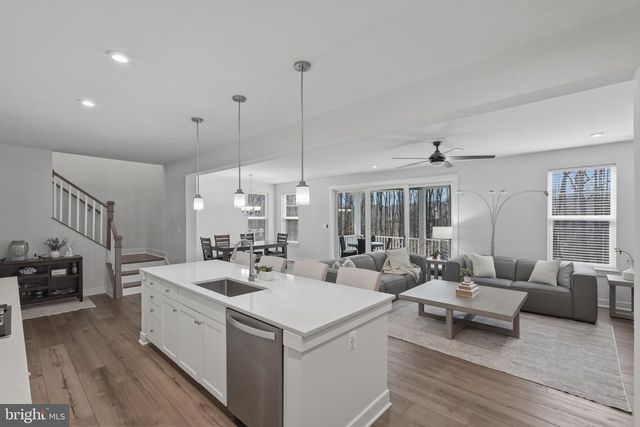 1555 MEADOWLARK GLEN RD, Dumfries, VA 22026