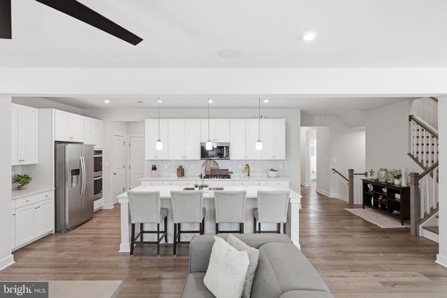 1555 MEADOWLARK GLEN RD, Dumfries, VA 22026