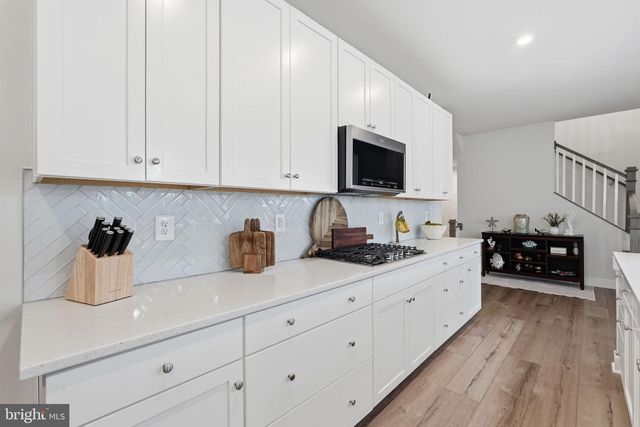 1555 MEADOWLARK GLEN RD, Dumfries, VA 22026