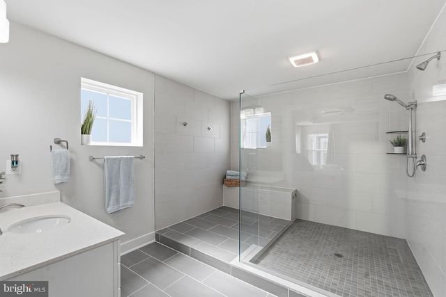 1555 MEADOWLARK GLEN RD, Dumfries, VA 22026