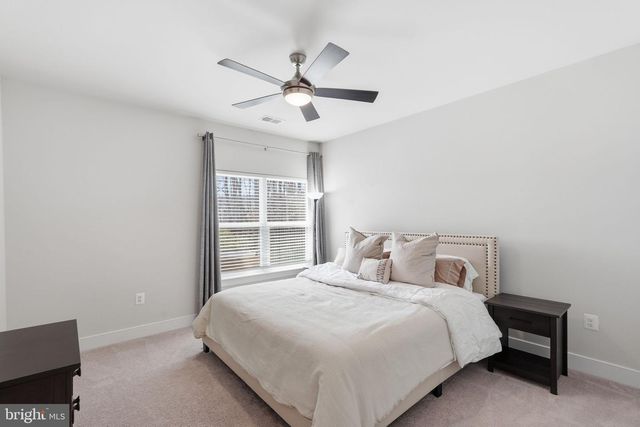 1555 MEADOWLARK GLEN RD, Dumfries, VA 22026