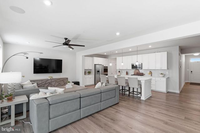 1555 MEADOWLARK GLEN RD, Dumfries, VA 22026