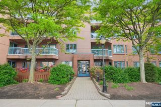 303 Stockton Court, Edgewater, NJ 07020