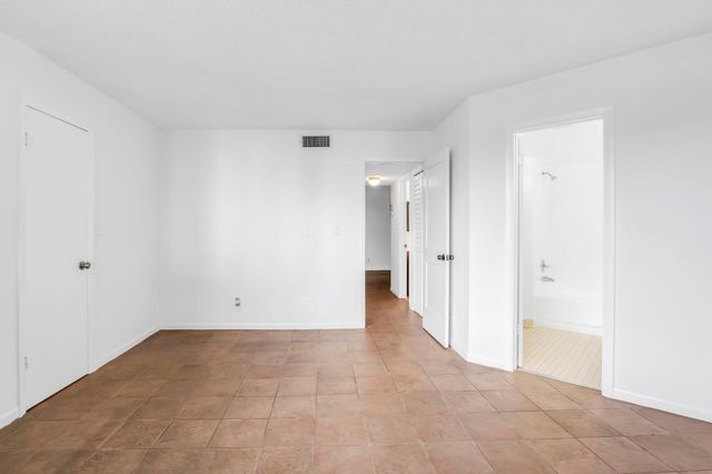 210 Lake Pointe Drive 103, Oakland Park, FL 33309