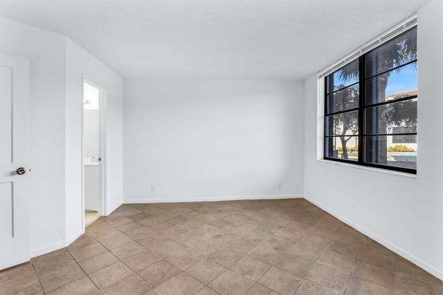 210 Lake Pointe Drive 103, Oakland Park, FL 33309