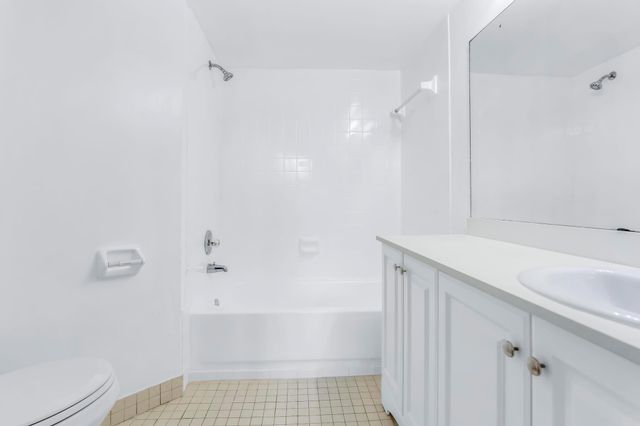 210 Lake Pointe Drive 103, Oakland Park, FL 33309