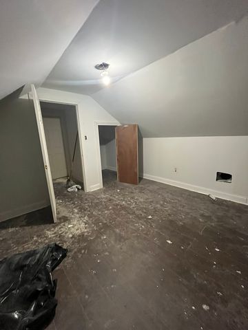 8150 S Oglesby Avenue, Chicago, IL 60617