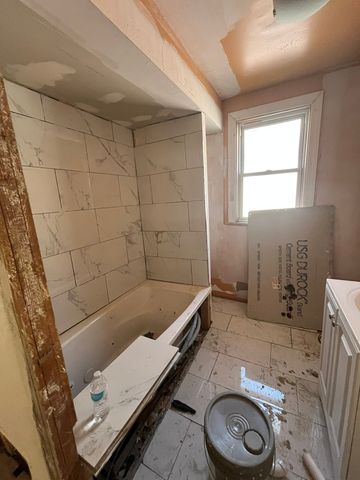 8150 S Oglesby Avenue, Chicago, IL 60617
