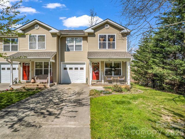 22 Macks Way, Hendersonville, NC 28739