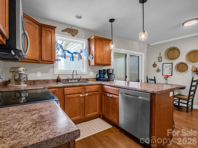 22 Macks Way, Hendersonville, NC 28739