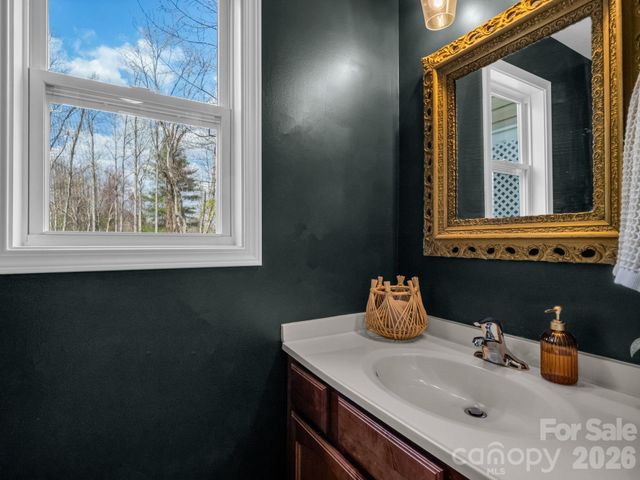 22 Macks Way, Hendersonville, NC 28739