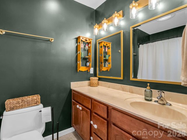 22 Macks Way, Hendersonville, NC 28739