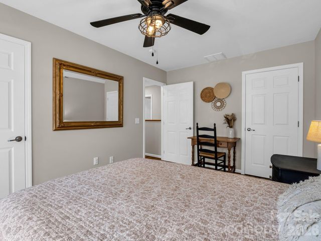 22 Macks Way, Hendersonville, NC 28739