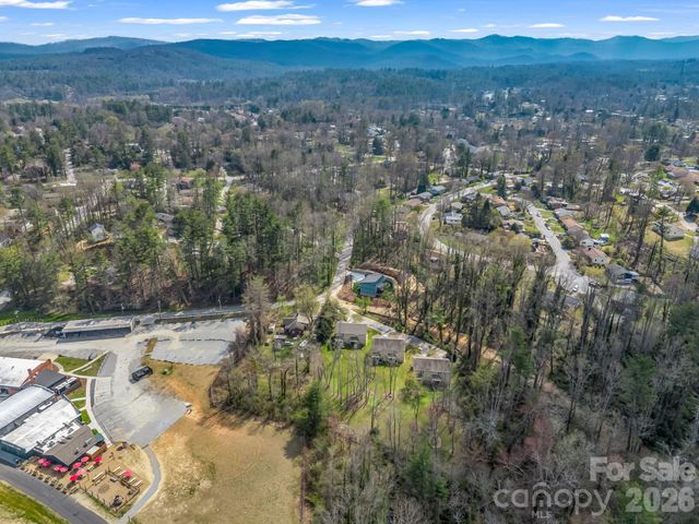 22 Macks Way, Hendersonville, NC 28739
