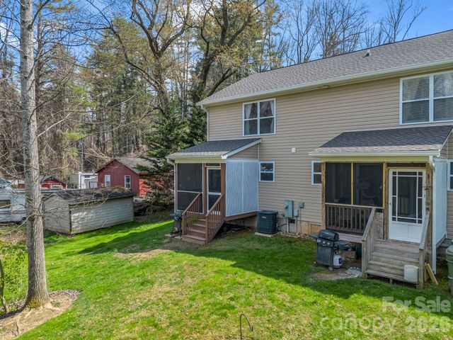 22 Macks Way, Hendersonville, NC 28739