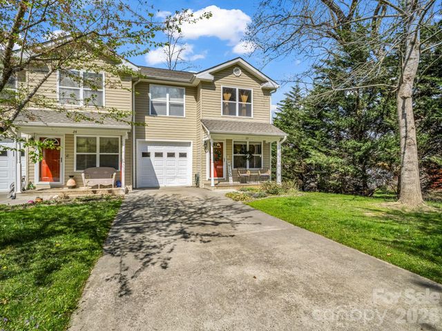 22 Macks Way, Hendersonville, NC 28739