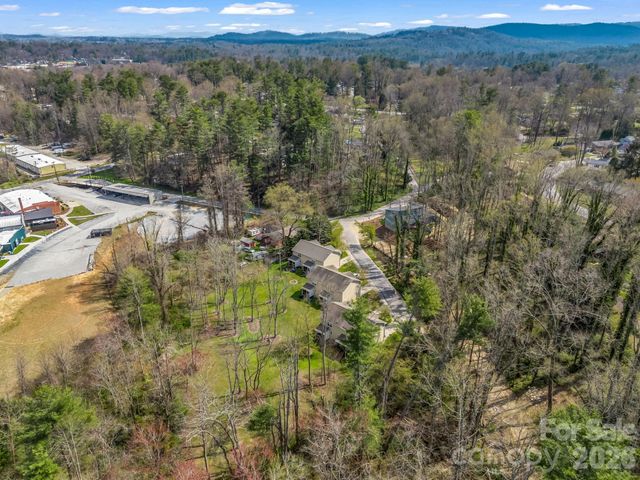 22 Macks Way, Hendersonville, NC 28739