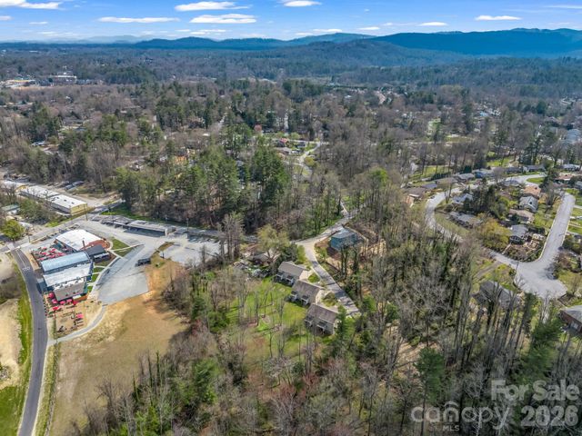 22 Macks Way, Hendersonville, NC 28739