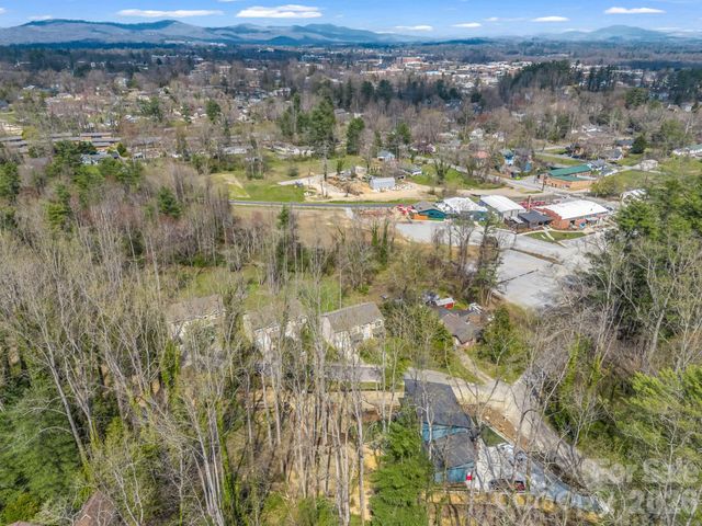 22 Macks Way, Hendersonville, NC 28739