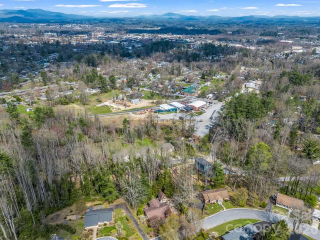 22 Macks Way, Hendersonville, NC 28739