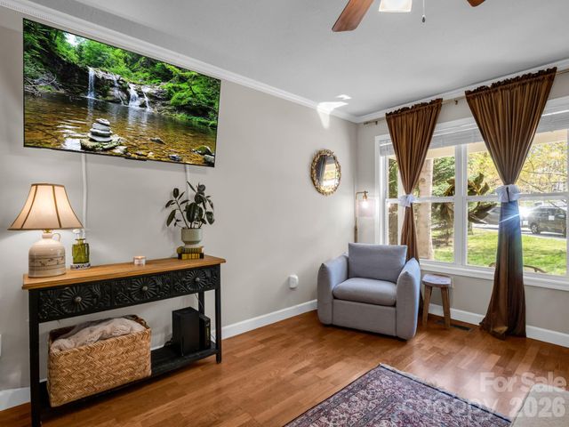 22 Macks Way, Hendersonville, NC 28739