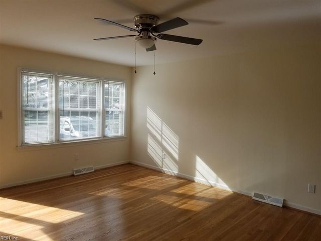 8530 Orcutt AVE, Hampton, VA 23605
