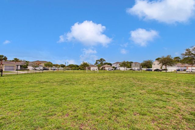 3343 Liberty Square Way 104, Fort Pierce, FL 34982