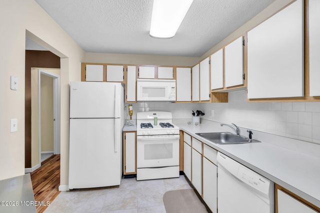 408 Larkspur Lane, Jackson, NJ 08527