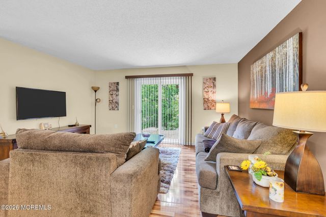 408 Larkspur Lane, Jackson, NJ 08527