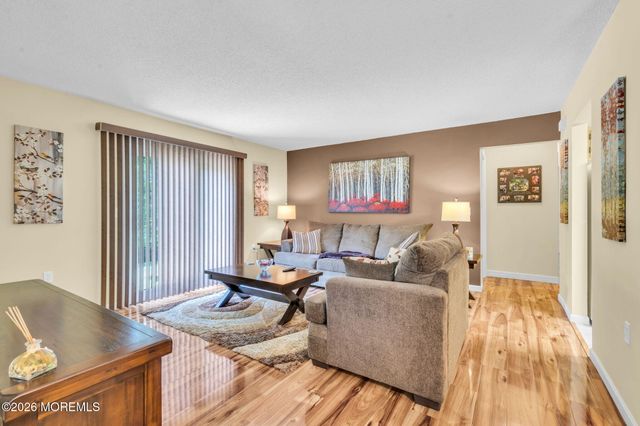 408 Larkspur Lane, Jackson, NJ 08527