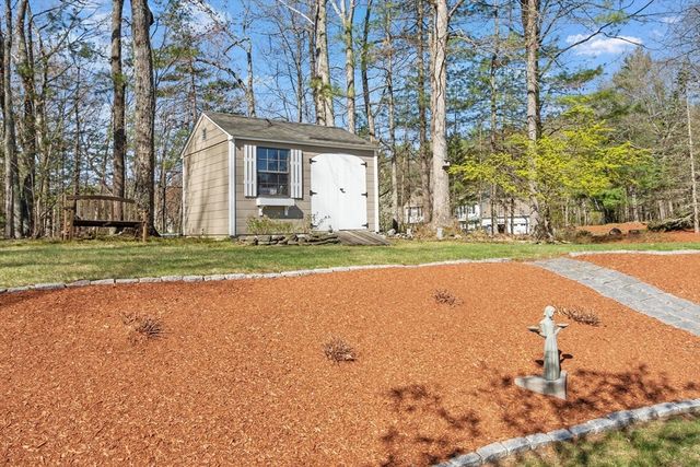 40 Longwood Dr, Lunenburg, MA 01462