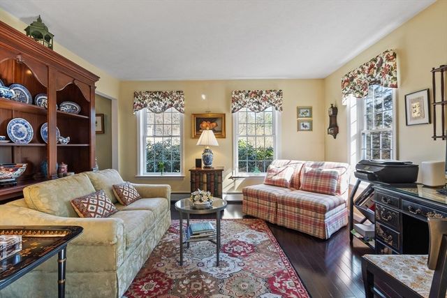 40 Longwood Dr, Lunenburg, MA 01462