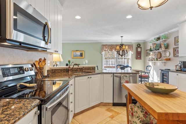 40 Longwood Dr, Lunenburg, MA 01462
