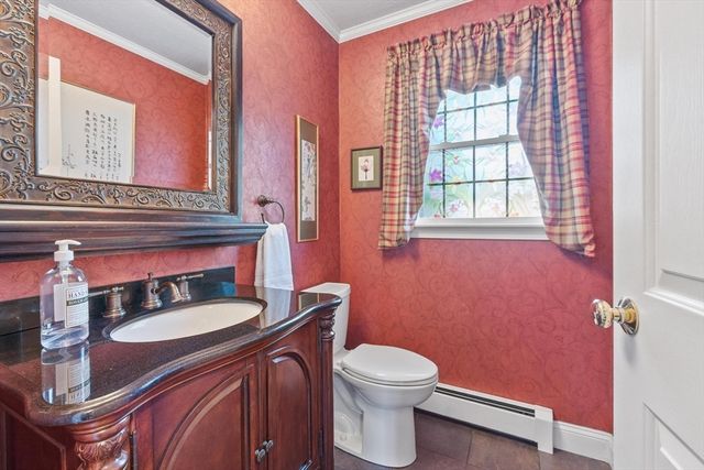 40 Longwood Dr, Lunenburg, MA 01462