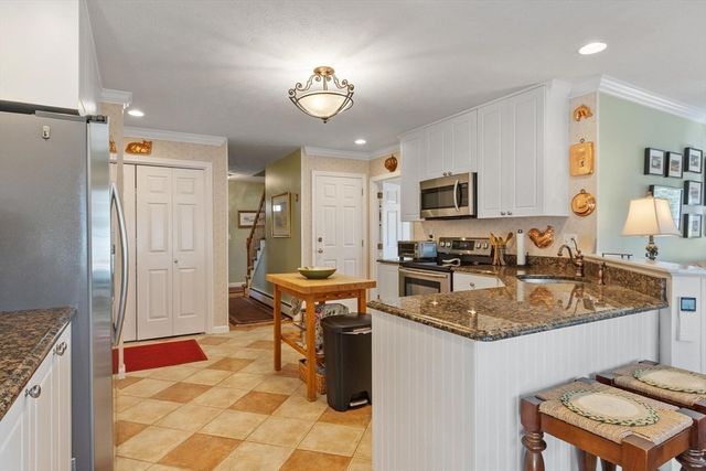 40 Longwood Dr, Lunenburg, MA 01462