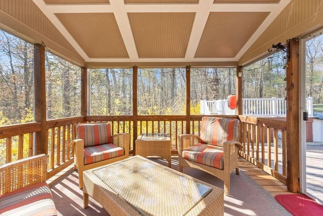 40 Longwood Dr, Lunenburg, MA 01462