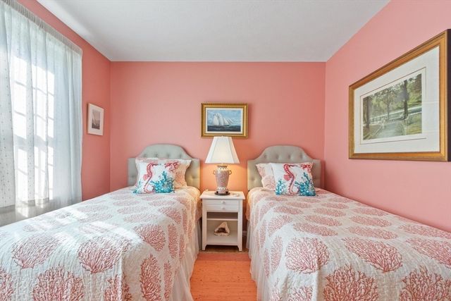 40 Longwood Dr, Lunenburg, MA 01462