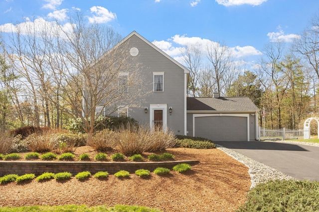 40 Longwood Dr, Lunenburg, MA 01462