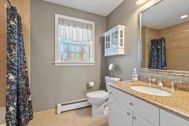 40 Longwood Dr, Lunenburg, MA 01462
