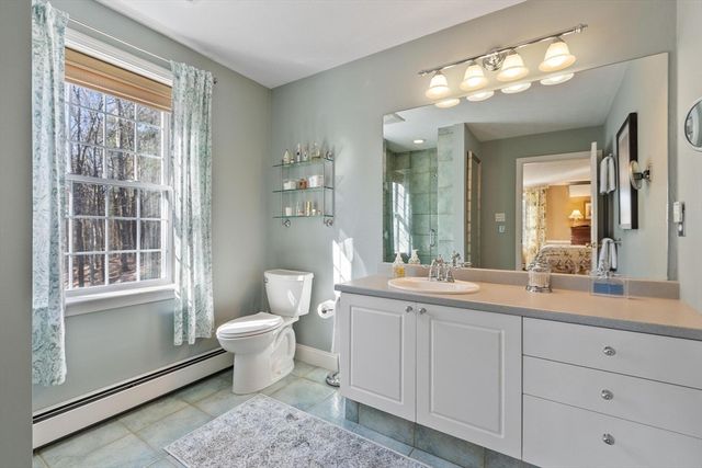 40 Longwood Dr, Lunenburg, MA 01462