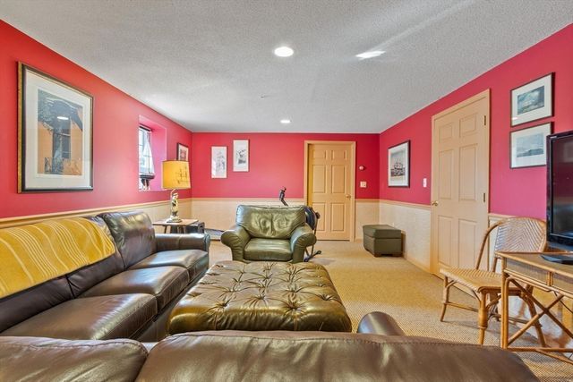 40 Longwood Dr, Lunenburg, MA 01462