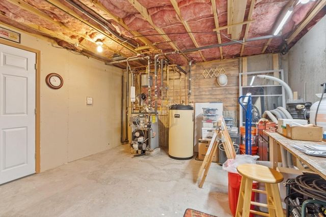 40 Longwood Dr, Lunenburg, MA 01462