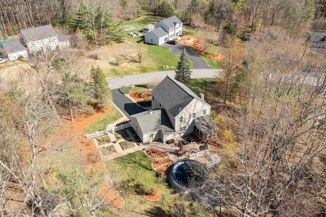 40 Longwood Dr, Lunenburg, MA 01462