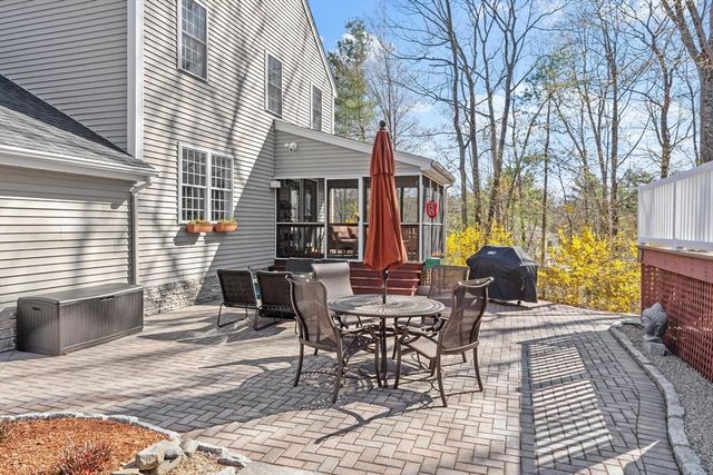 40 Longwood Dr, Lunenburg, MA 01462