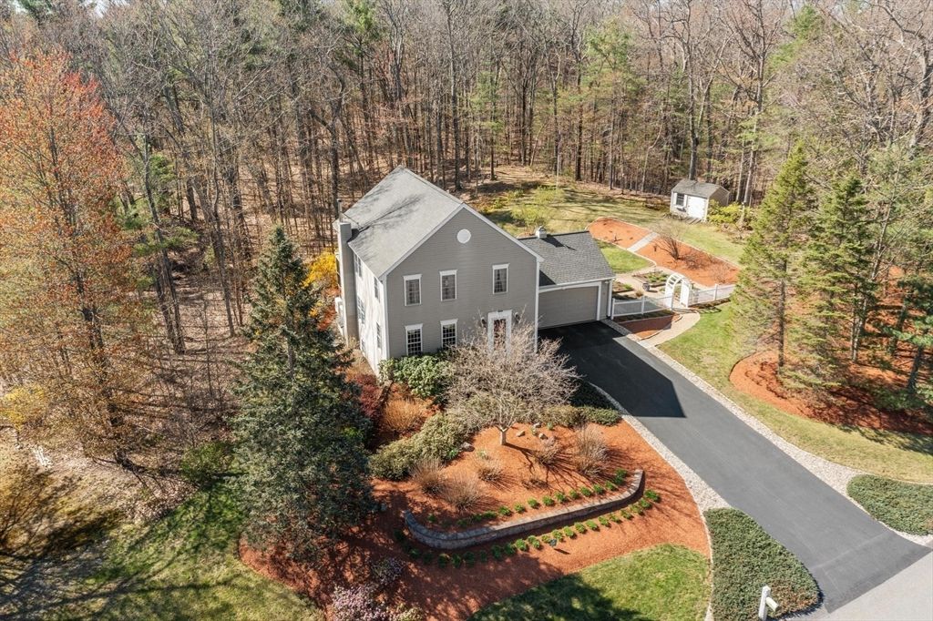 40 Longwood Dr, Lunenburg, MA 01462