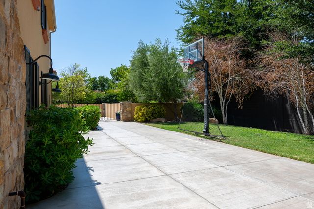 557 S WOODS VIEW CIR, St. George, UT 84770