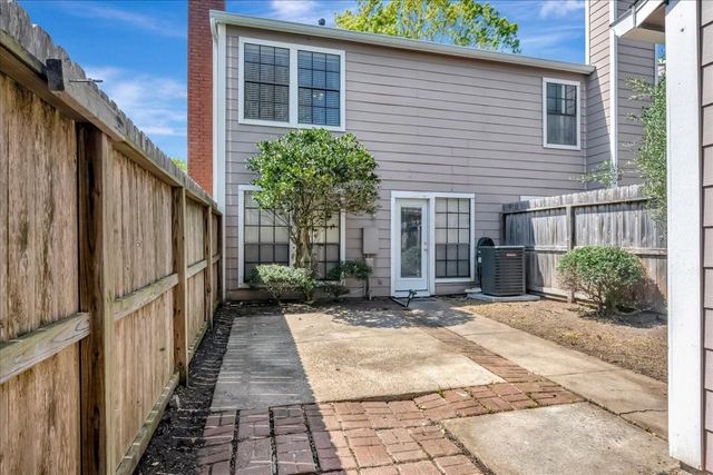 17271 Saturn Lane, Houston, TX 77058