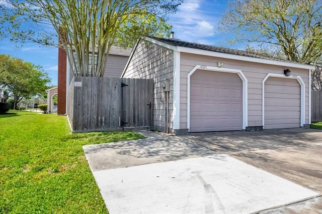 17271 Saturn Lane, Houston, TX 77058